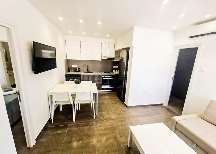Walking Distance From Nissi Ave. Superb Location!